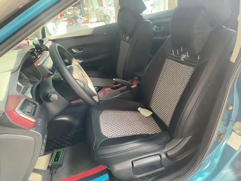 Nissan Bluebird — миниатюра 15