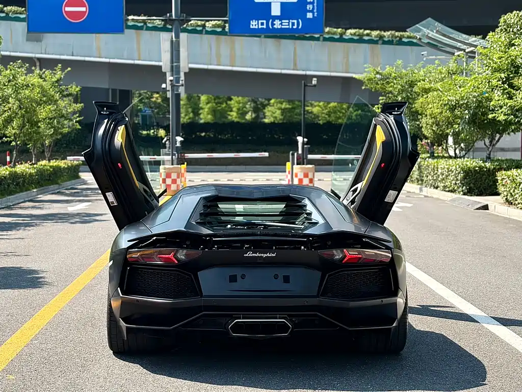 Lamborghini Aventador 2011 LP 700-4