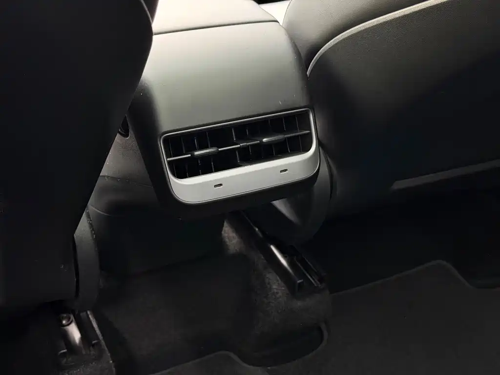 Tesla Model Y — фотографии объявления, Фото 11