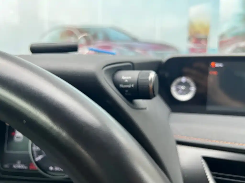Lexus UX New Energy — миниатюра 11