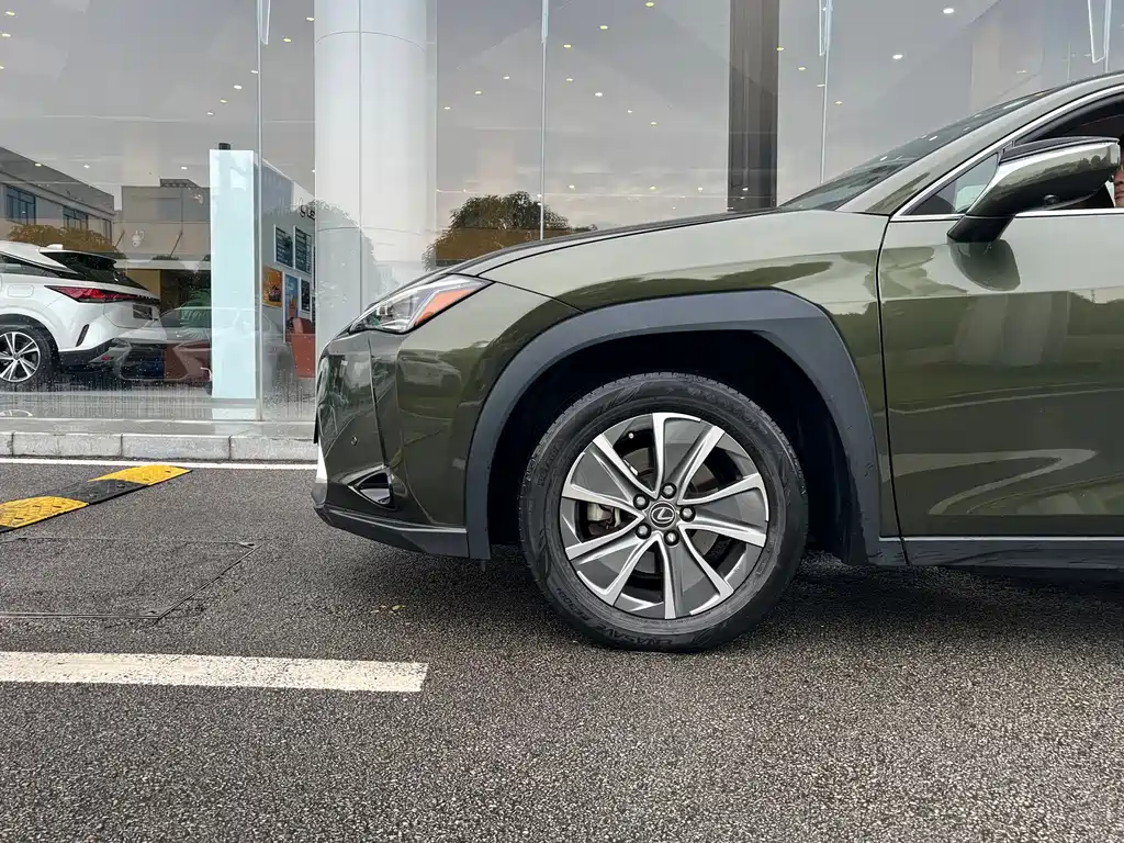 Lexus UX New Energy — миниатюра 15
