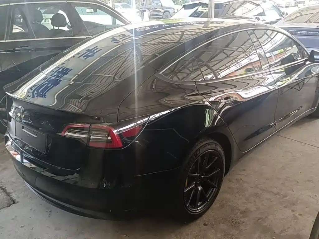 Tesla Model 3 — миниатюра 5