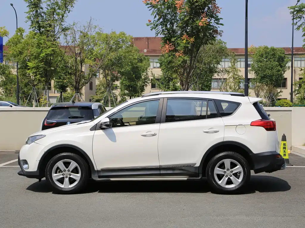 Toyota RAV4 — миниатюра 17