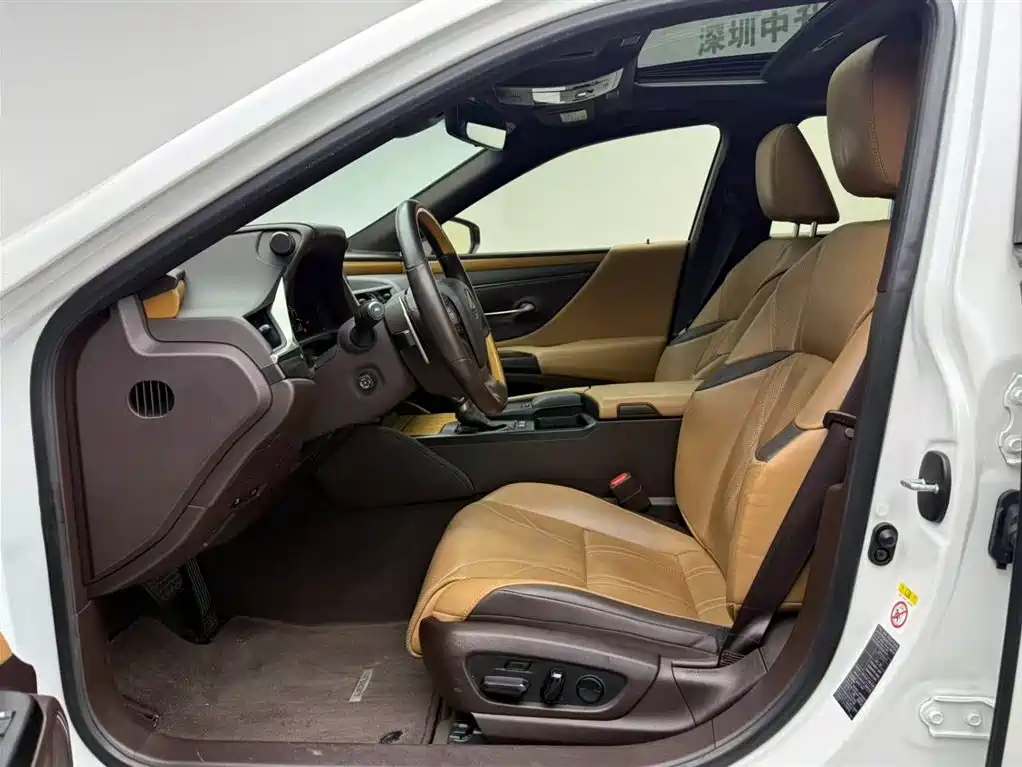 Lexus ES 2018 300h Premium V
