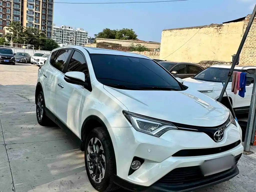 Toyota RAV4 — миниатюра 5