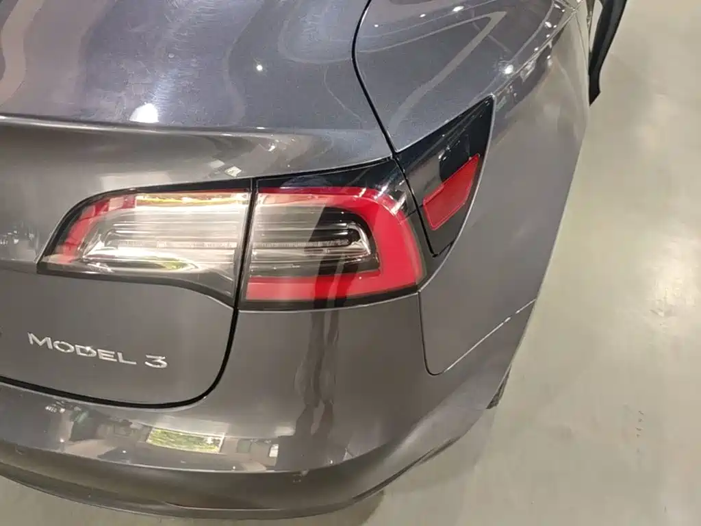 Tesla Model 3 — миниатюра 8