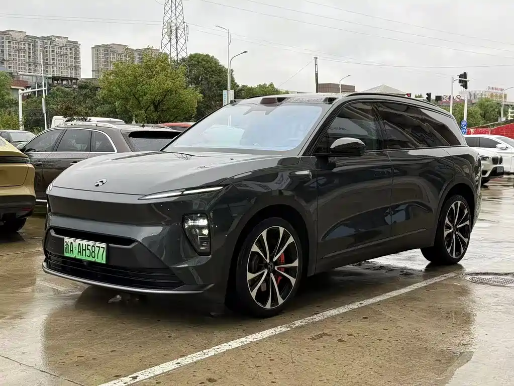 NIO ES8