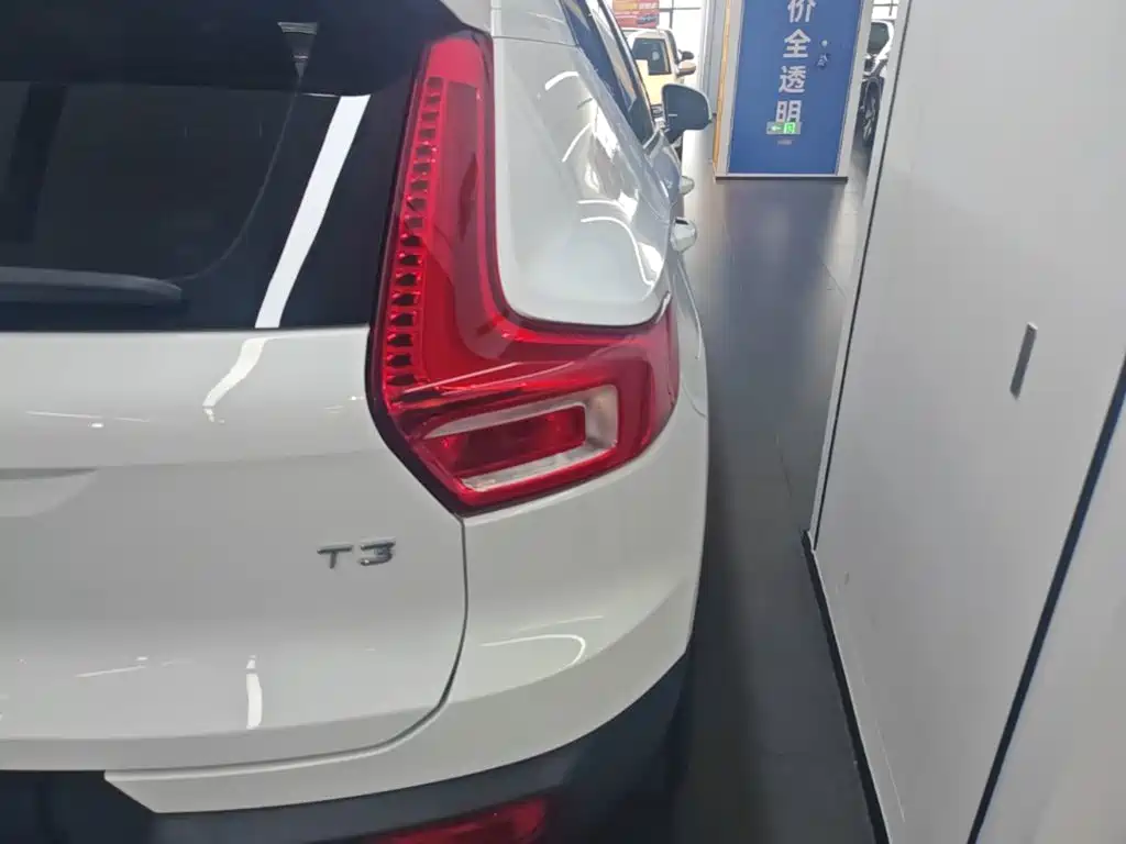 Volvo XC40 — миниатюра 8