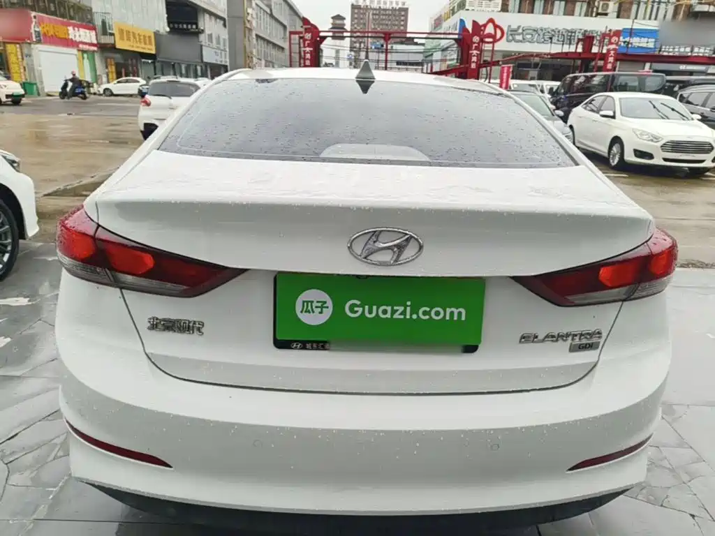 Hyundai Elantra — миниатюра 6