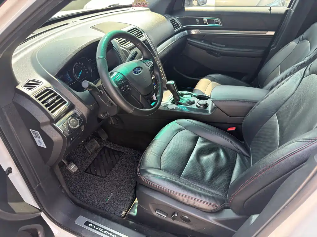 Ford Explorer (Import) — миниатюра 3