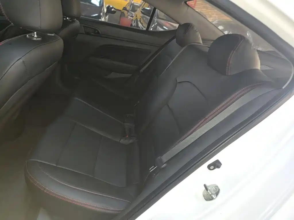 Hyundai Elantra — миниатюра 17