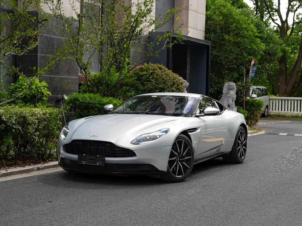 Aston Martin DB11