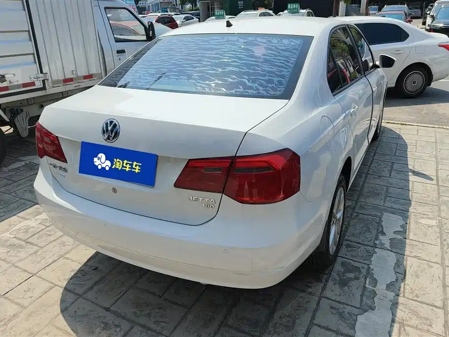Volkswagen Jetta 2015 1.6L AT Comfort