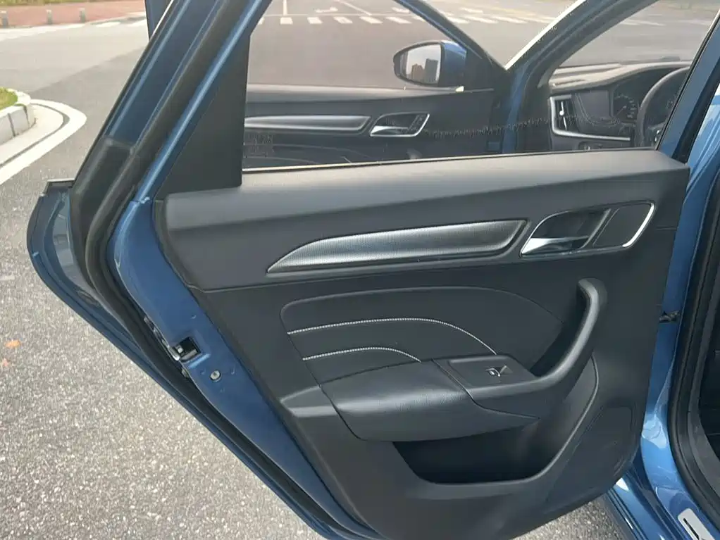 Roewe i6 Classic — миниатюра 7