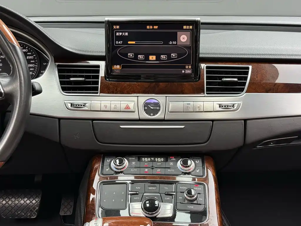 Audi A8 2011 A8L W12 6.3 FSI quattro