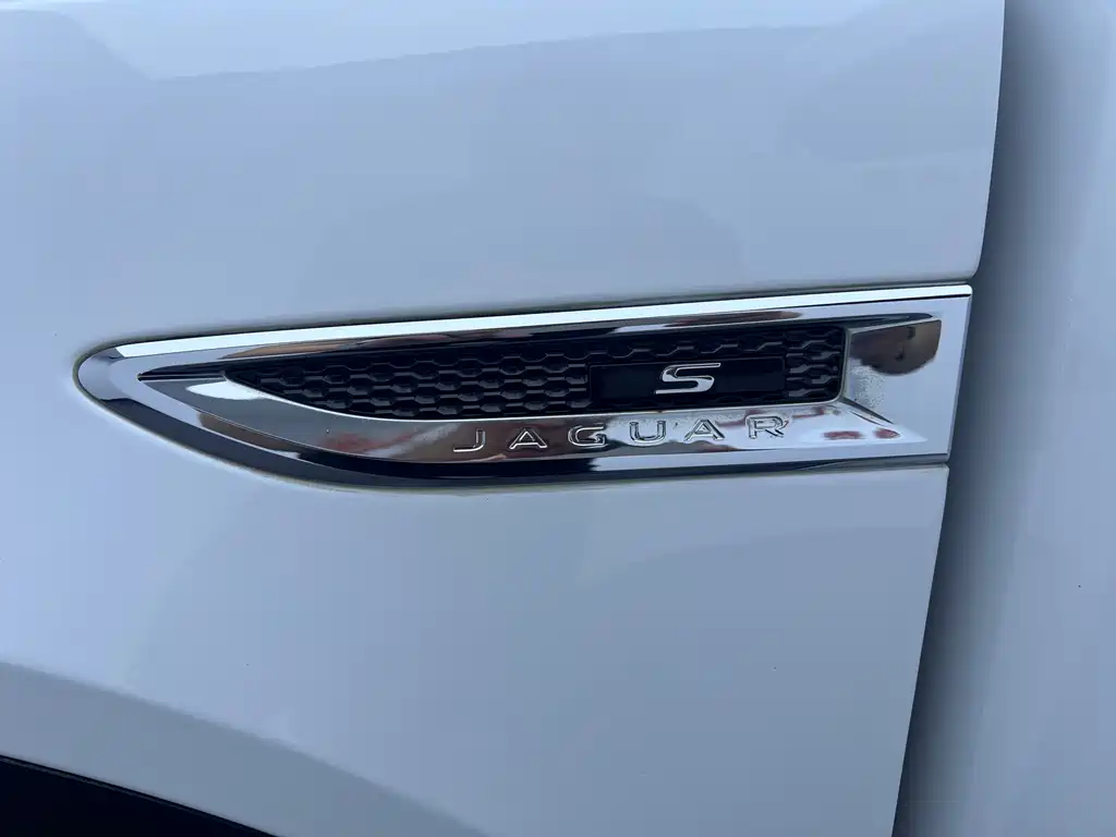 Jaguar E-PACE — миниатюра 28