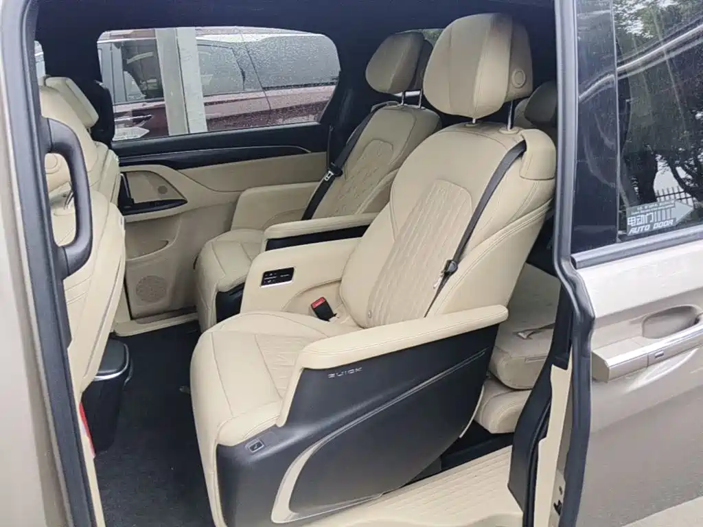 Buick GL8 — миниатюра 17