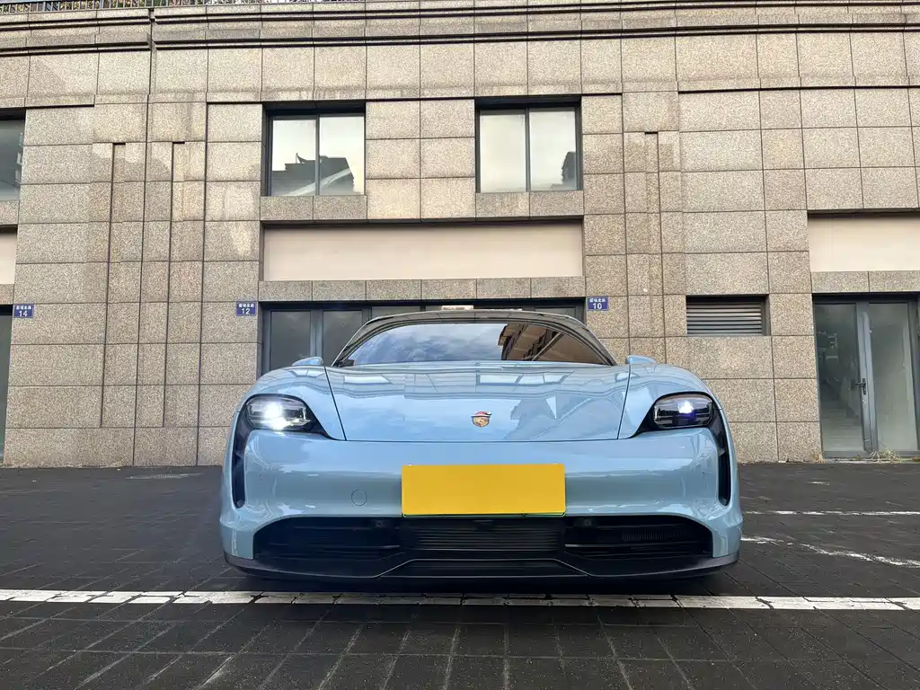 Porsche Taycan — миниатюра 3