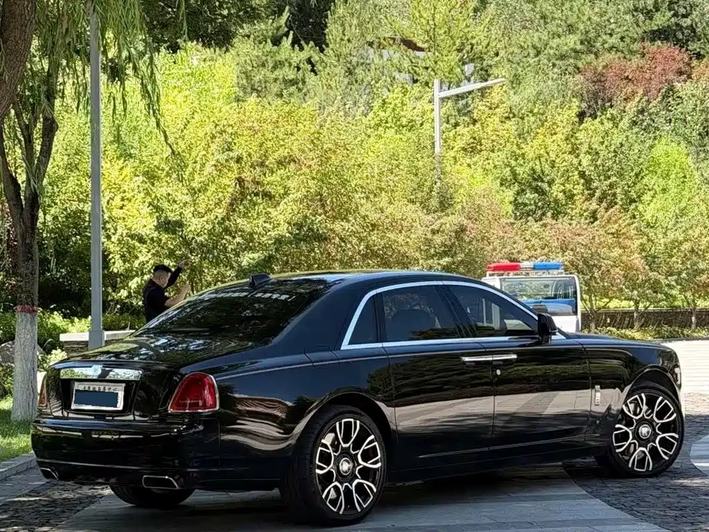 Rolls-Royce Ghost — миниатюра 3