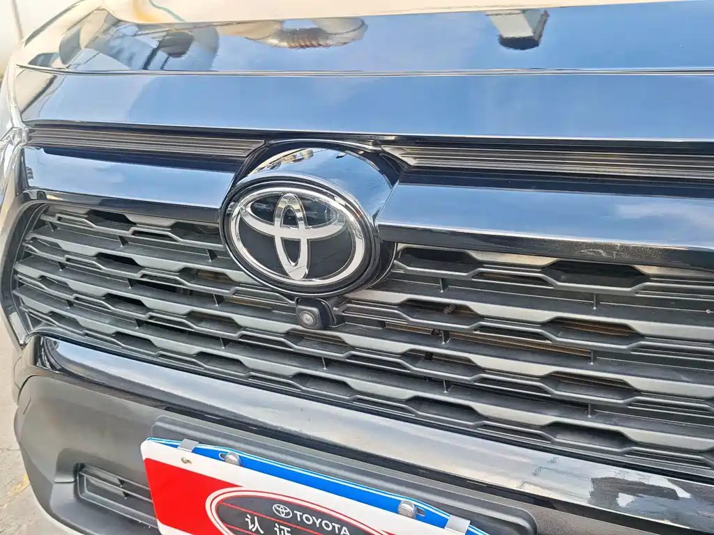 Toyota RAV4 — миниатюра 5