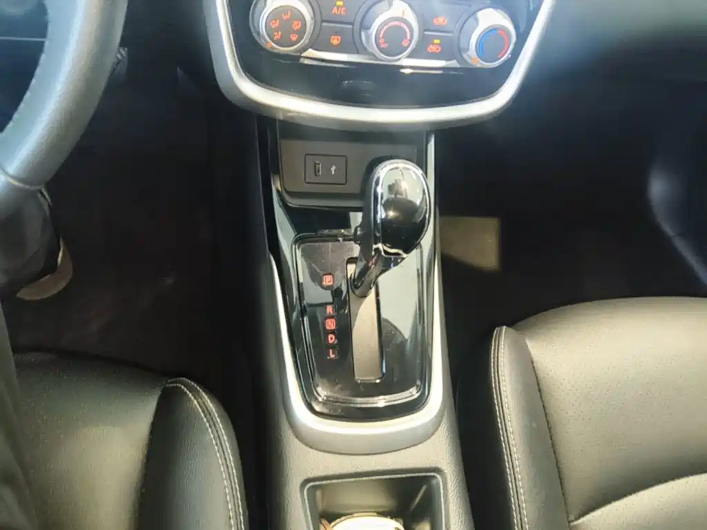 Nissan Tiida — миниатюра 14