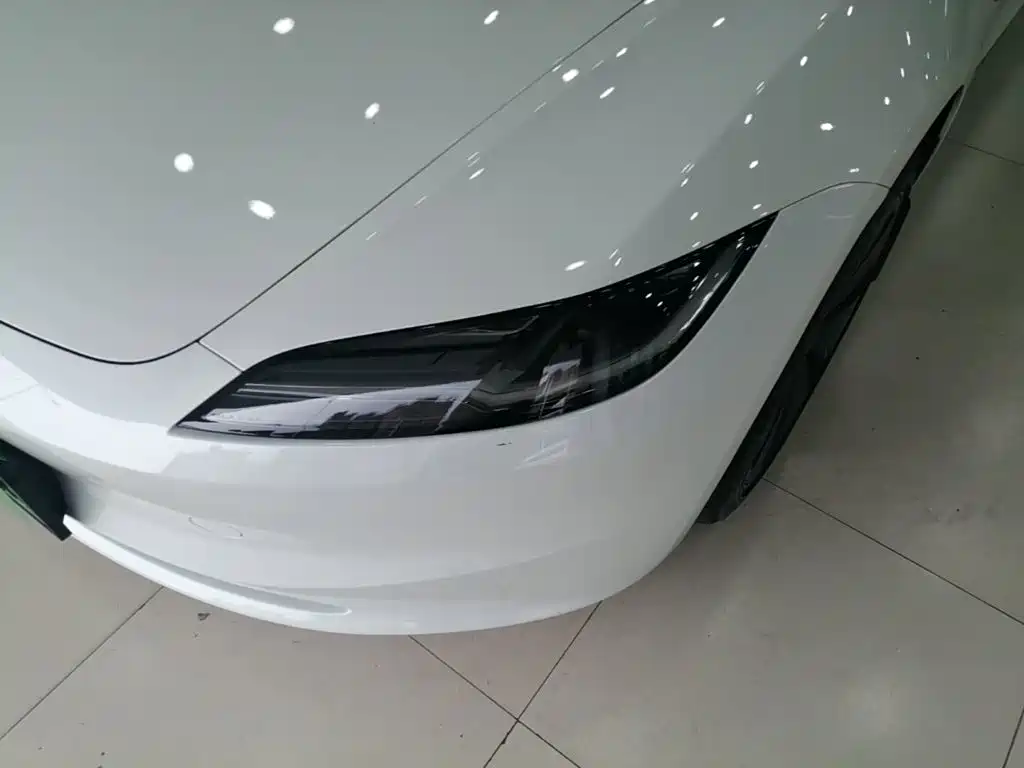 Tesla Model 3 — миниатюра 24