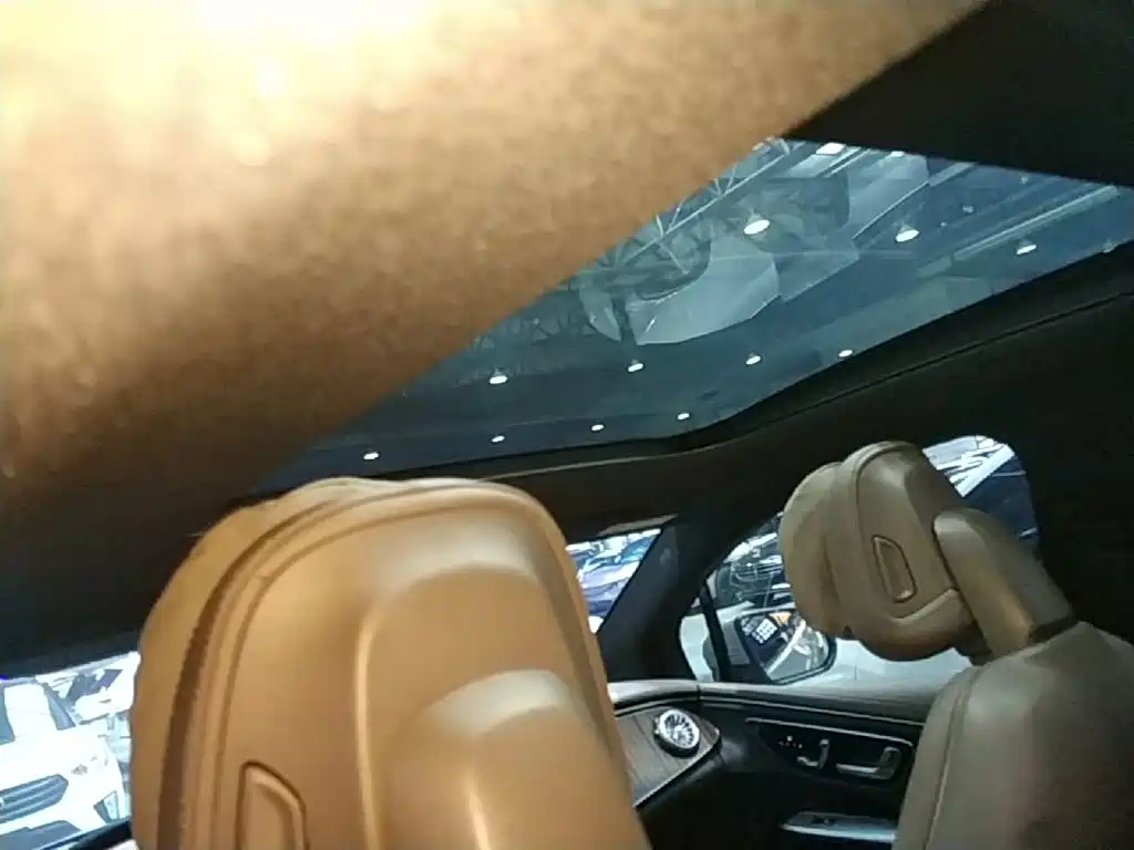 Mercedes-Benz EQE SUV — миниатюра 18