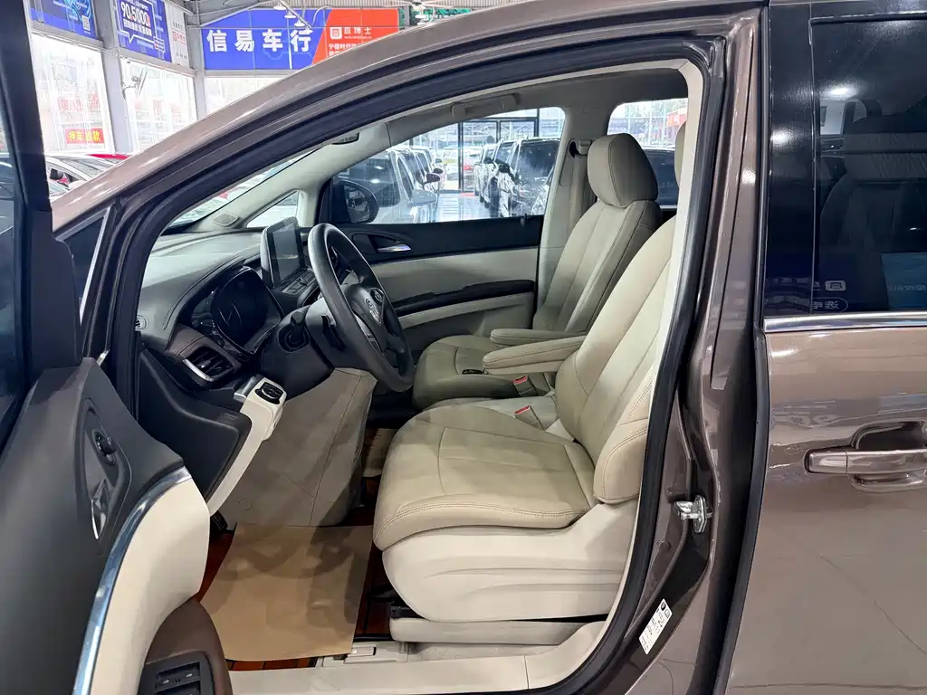 Buick GL8 — миниатюра 7