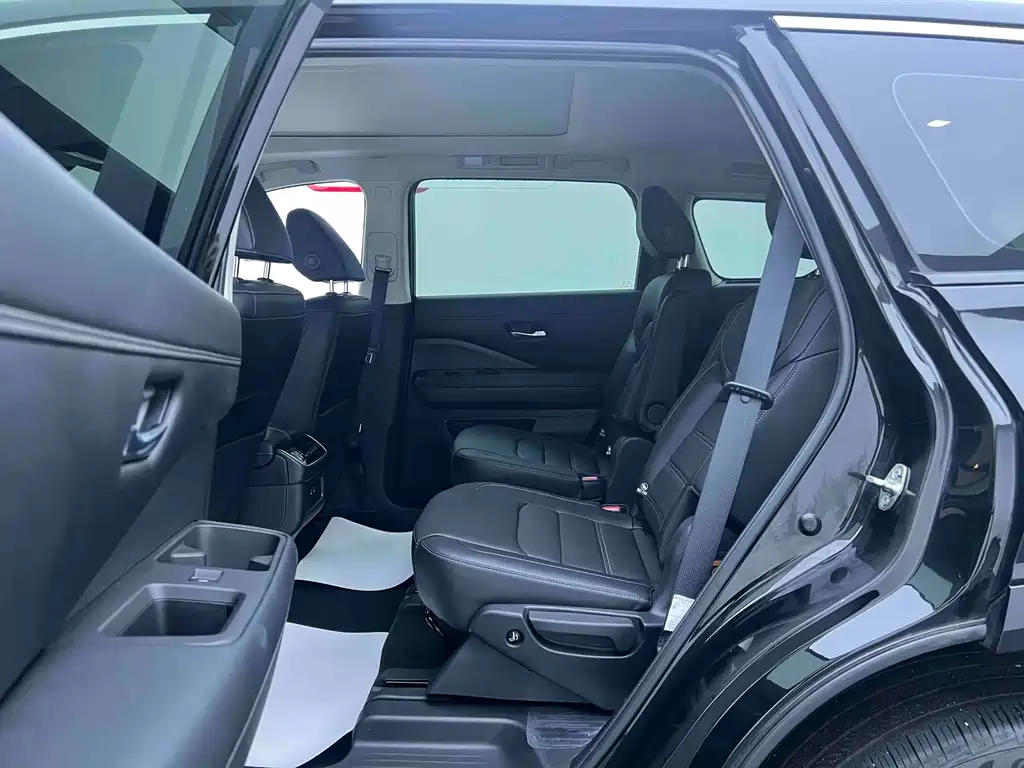Nissan Teramont — миниатюра 17