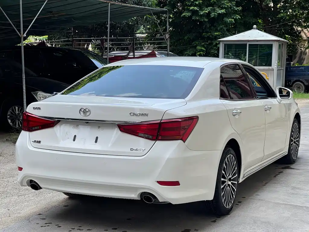 Toyota Crown — миниатюра 7