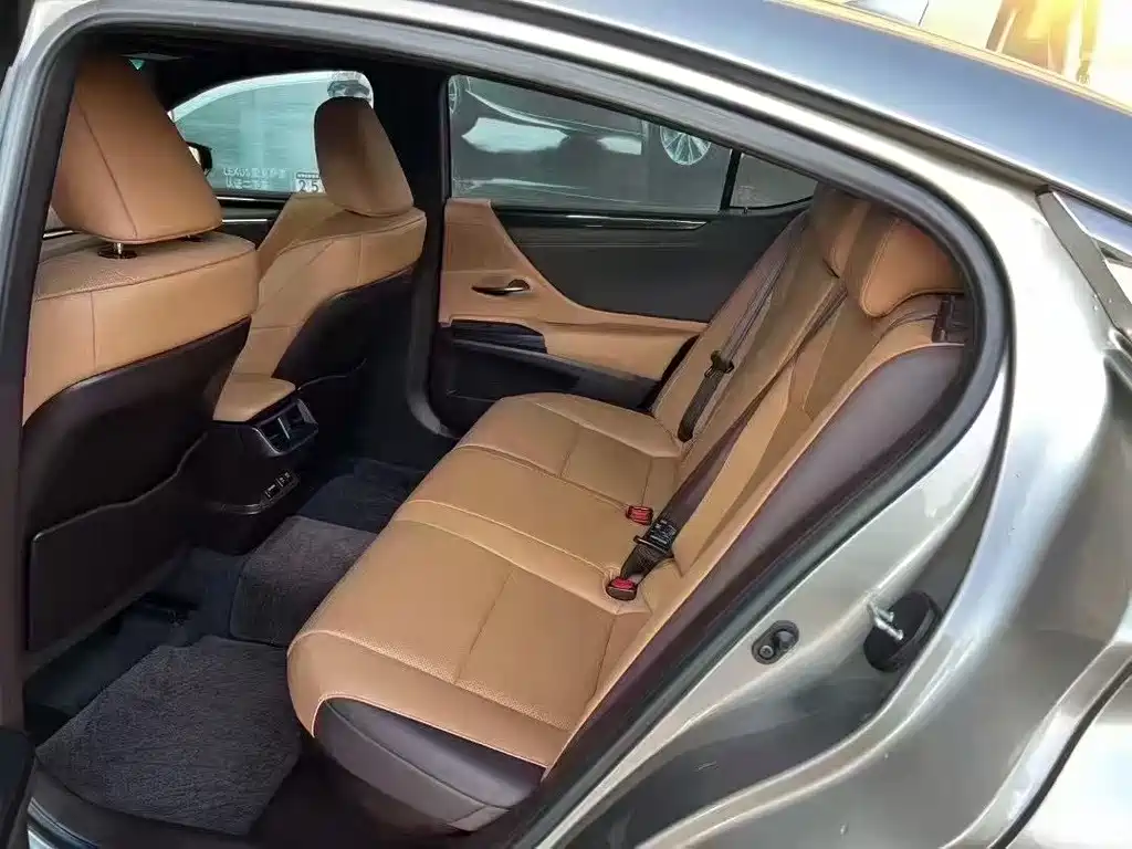 Lexus ES — миниатюра 6