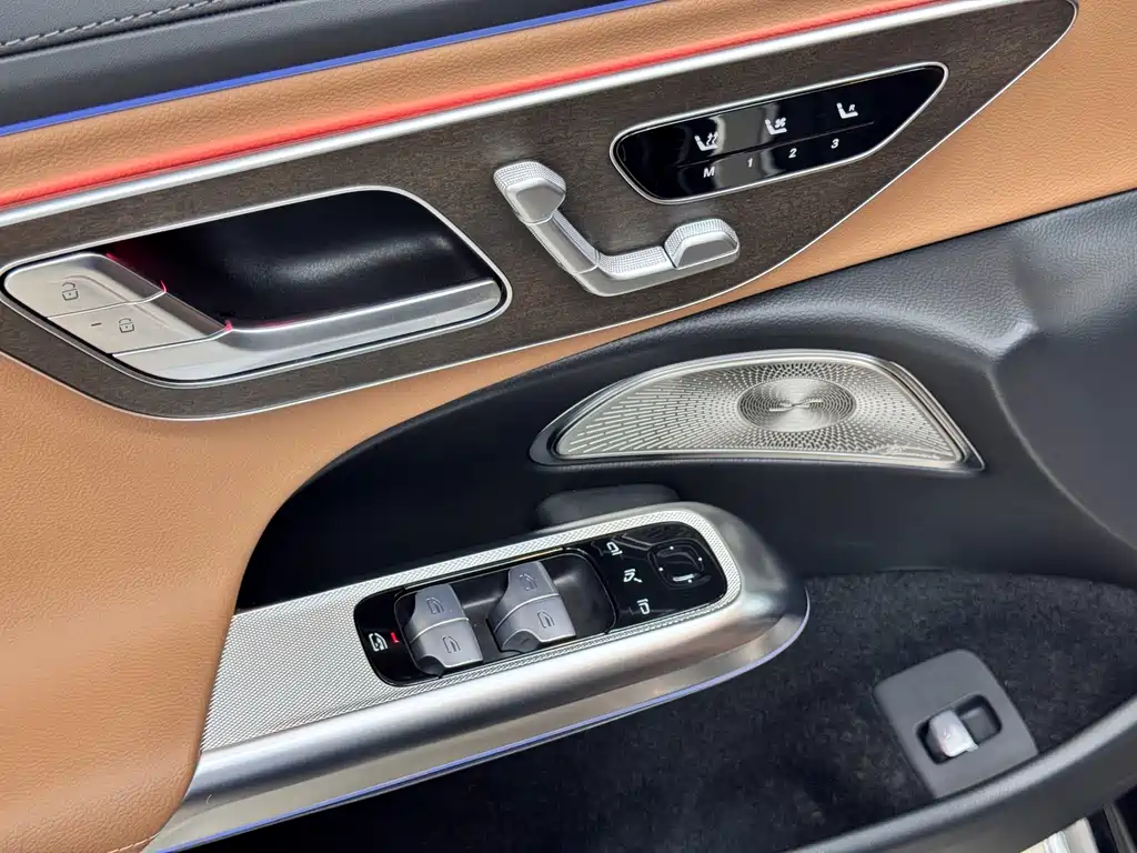 Mercedes-Benz E-Class — миниатюра 10