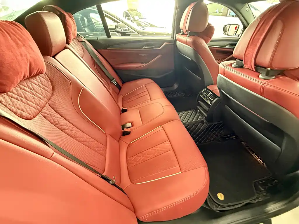 BMW 5 Series — миниатюра 8