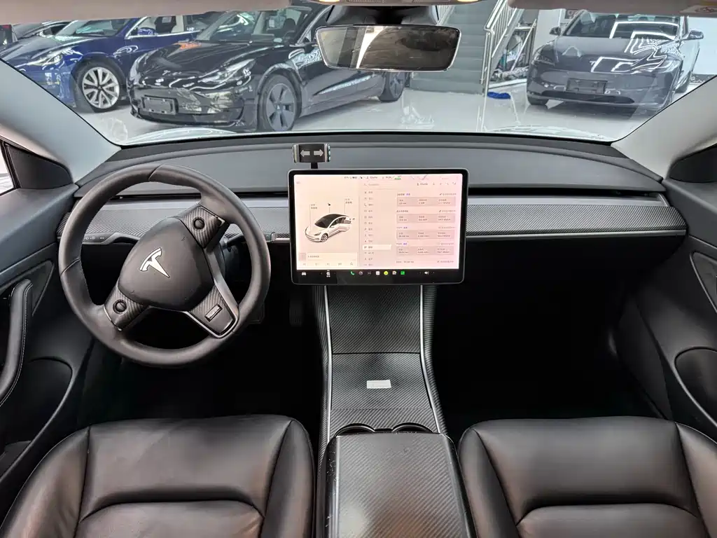 Tesla Model 3 — миниатюра 10