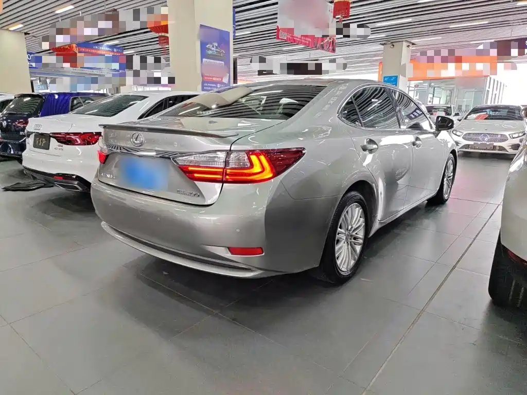 Lexus ES — миниатюра 6