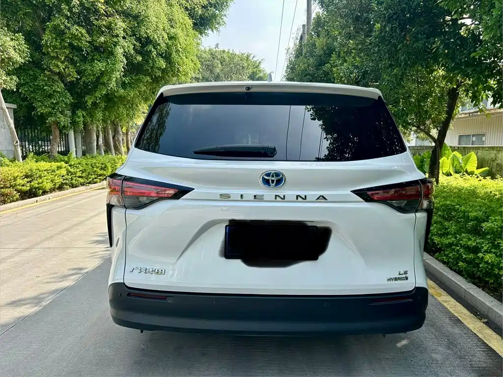 Toyota Sienna — миниатюра 5