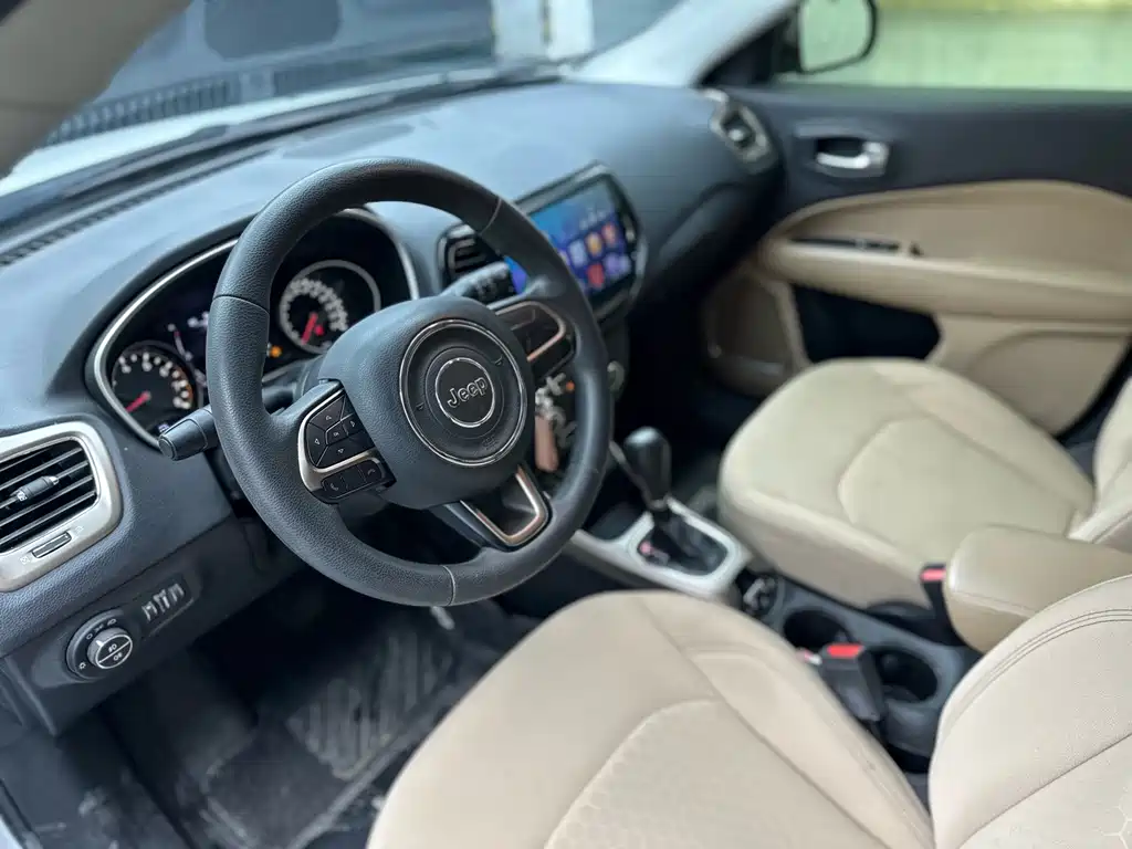 Jeep Compass — миниатюра 7