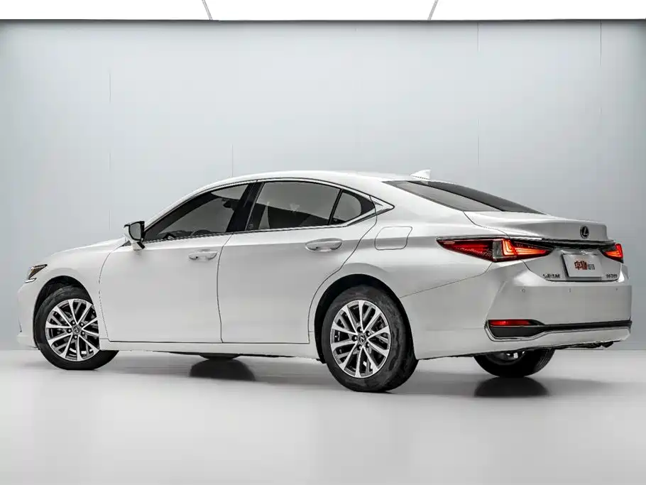 Lexus ES 2023 200