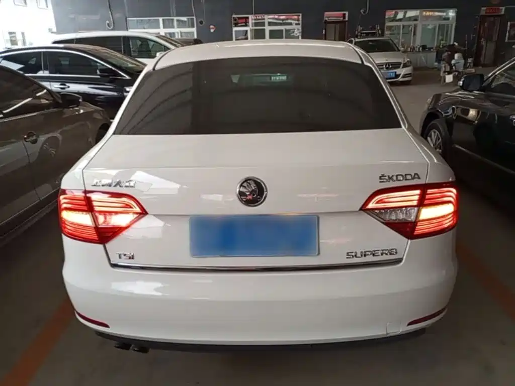 Skoda Superb — миниатюра 6