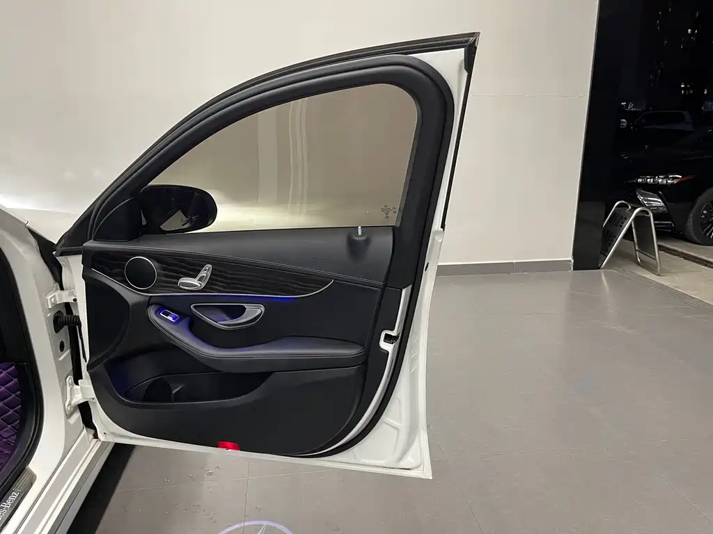 Mercedes-Benz C-Class — миниатюра 25