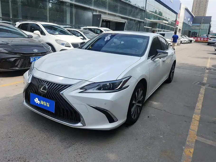 Lexus ES 2020 200