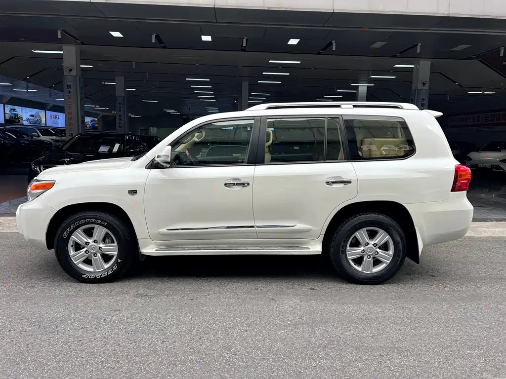 Toyota Land Cruiser 4.6L V8 Middle East Limited Edition, фото 4