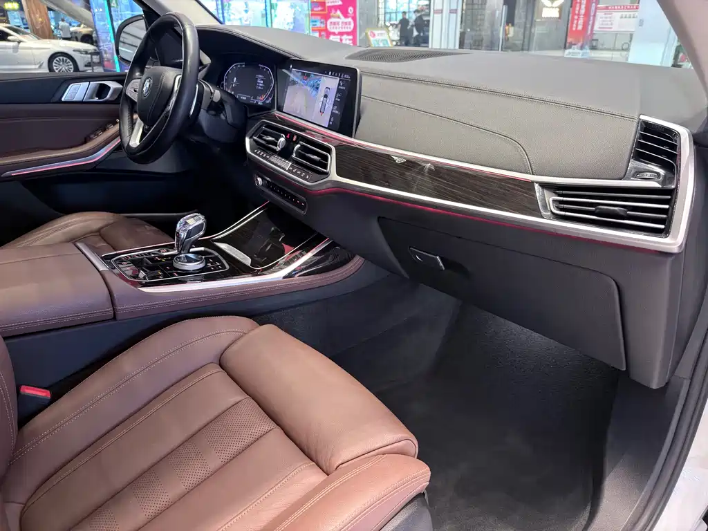 BMW X7 — миниатюра 21