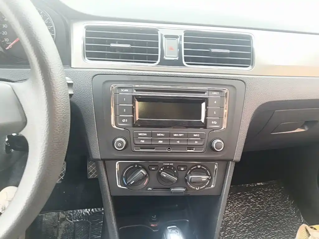 Volkswagen Santana — миниатюра 13