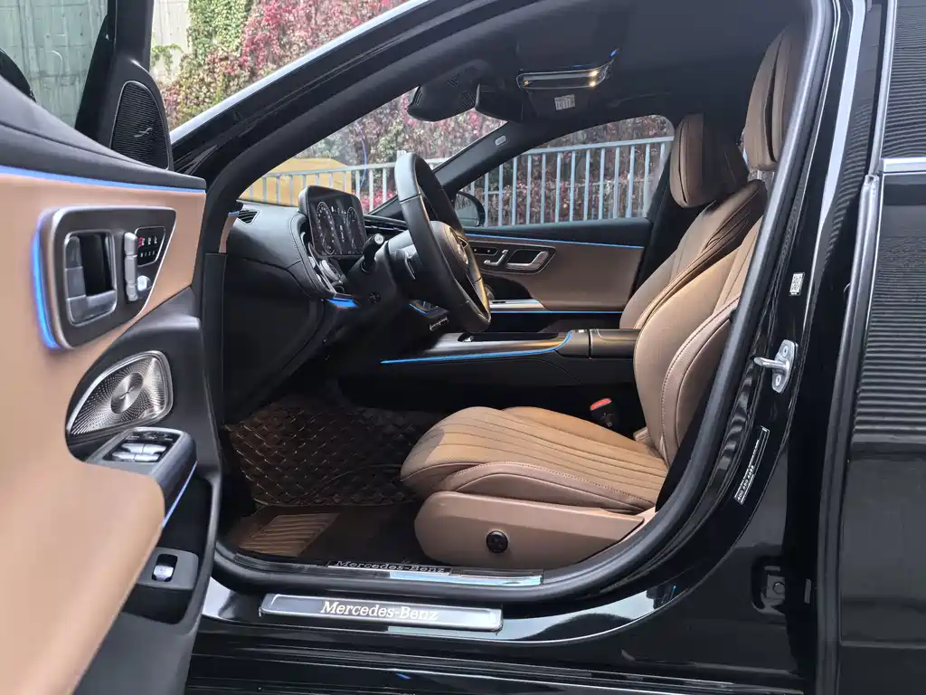 Mercedes-Benz E-Class — миниатюра 4