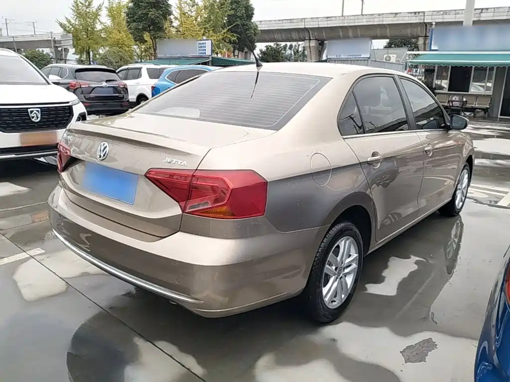 Volkswagen Jetta — миниатюра 7