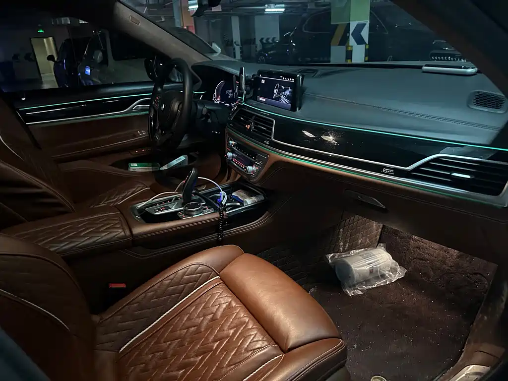 BMW 7 Series — миниатюра 3