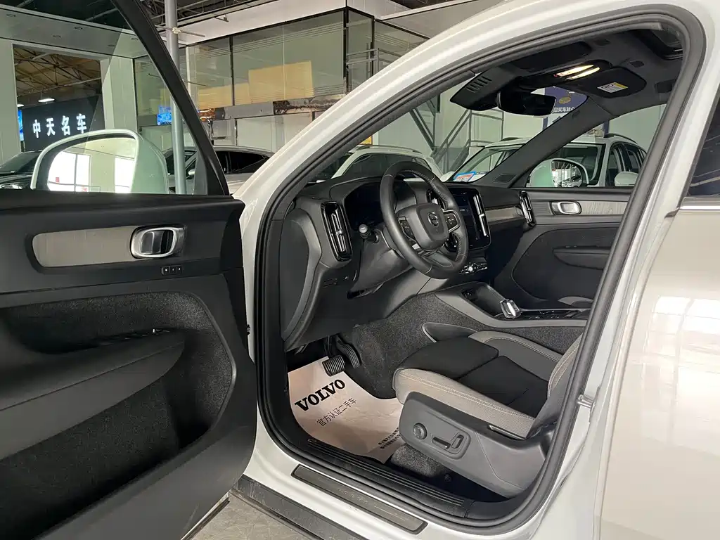 Volvo XC40 — миниатюра 8