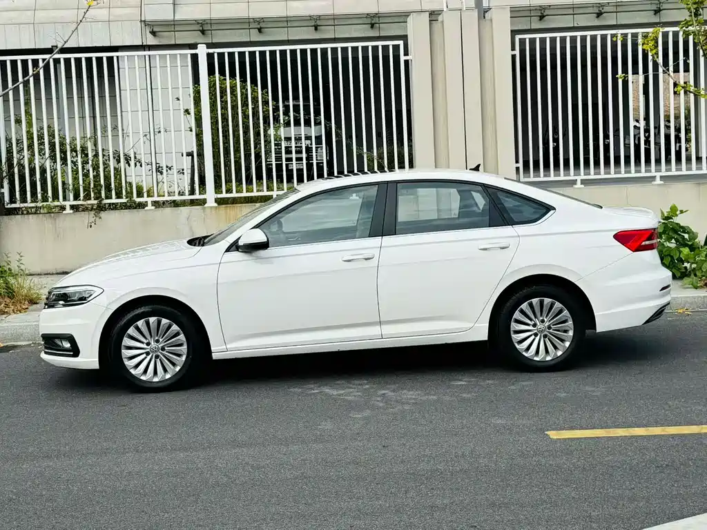 Volkswagen Lavida — миниатюра 2