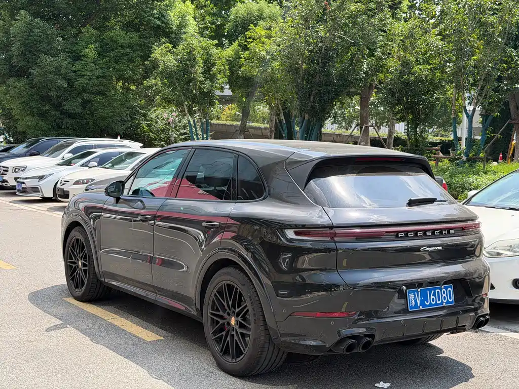 Porsche Cayenne — миниатюра 7